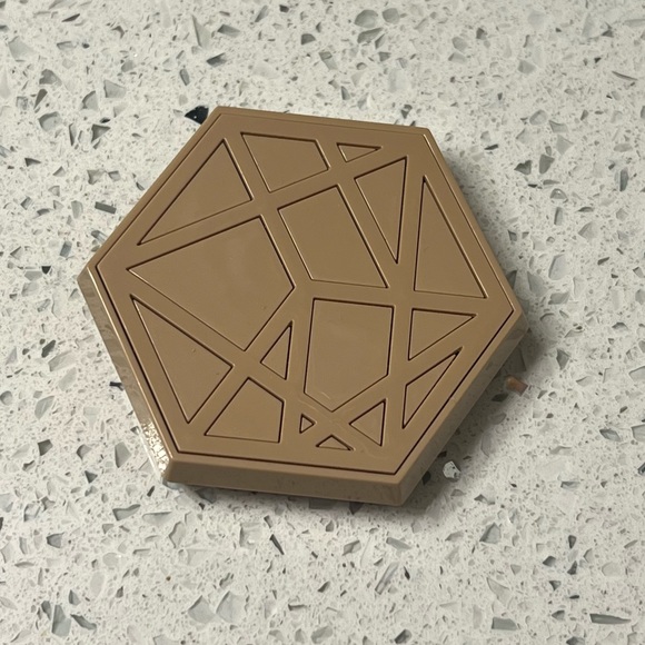 Em Cosmetics eye shadow palette - Picture 3 of 6